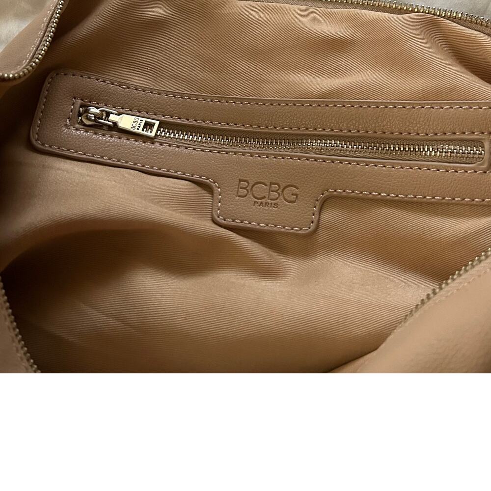 BCBG Paris Pebbled Faux Leather Tan Beige Crossbody Bag - Picture 2 of 6